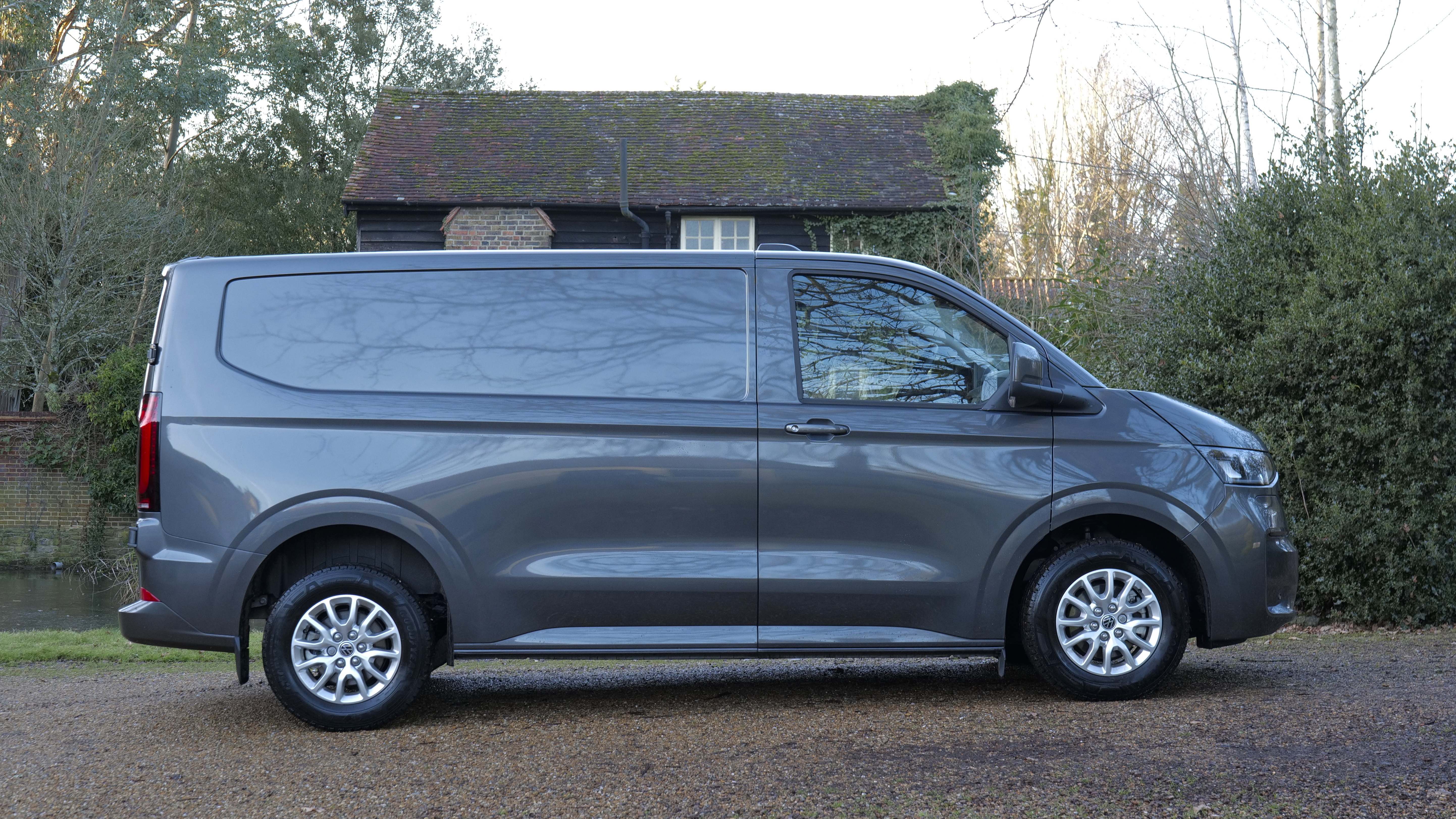 Volkswagen TRANSPORTER T32 LWB ELECTRIC 100kW 70kWh Commerce Plus Kombi Van Auto [5 Plus]
